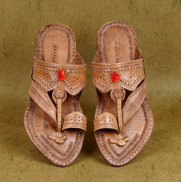 Women’s GI Chepali Kolhapuri leather chappal top profile, premium molded continuous belt heritage graceful everyday ethnic sophisticated craftsmanship.
