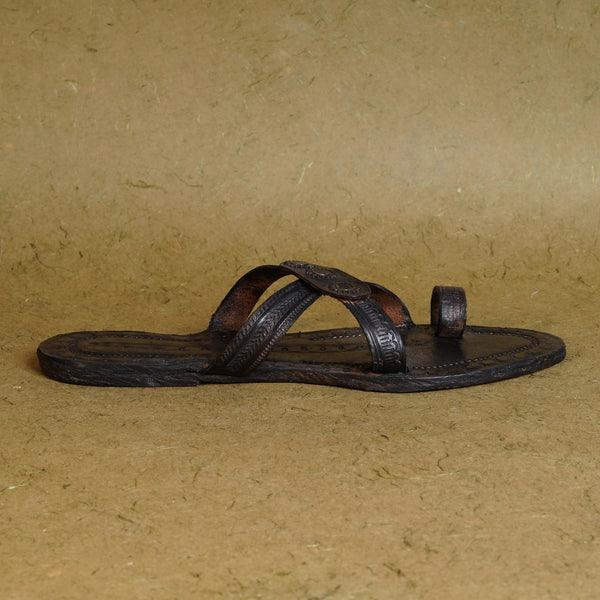 Women’s GI-tagged Chepali Kolhapuri chappal side profile, premium vegetable-tanned leather artisan-stitched heritage elegant design.