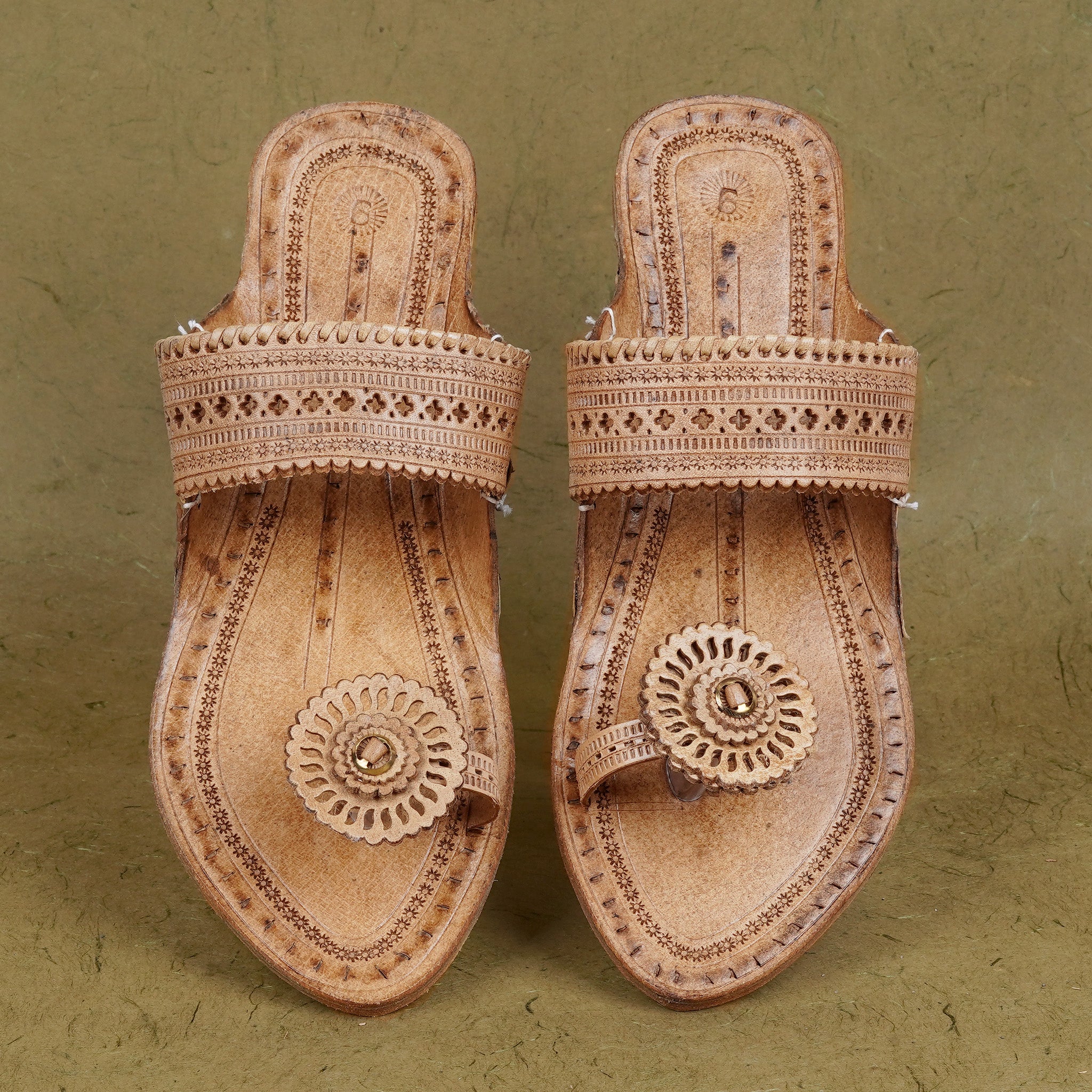 Angatha Ladies Angatha Pattha Kolhapuri Chappal | Handcrafted Vegetable Tanned ...