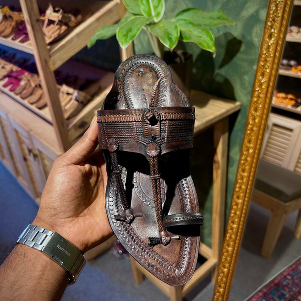 Men’s original Aamdar Kapashi Kolhapuri chappal leather sandal slipper natural black polish, handcrafted leather string veni traditional ethnic durable comfortable politician-favorite footwear.