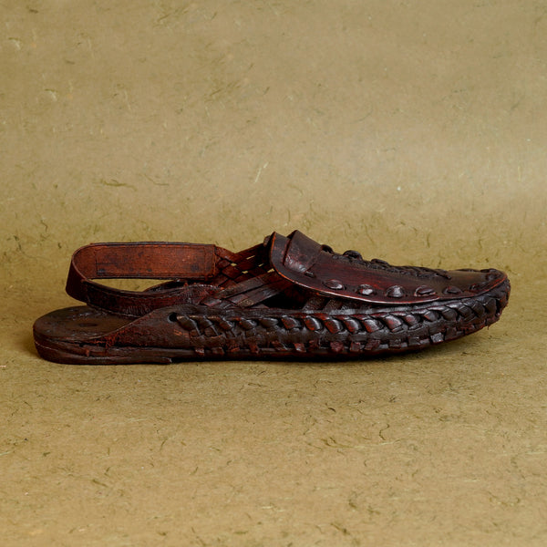 Men’s GI-tagged Mojadi Bantoo Shakal chappal side profile, premium artisan-braided comfortable heritage sophisticated footwear