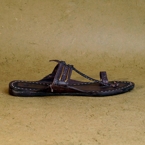 Women’s GI-tagged Triveni Jari Patta Kolhapuri side profile, handcrafted shiny comfortable artisan heritage wedding celebration footwear.
